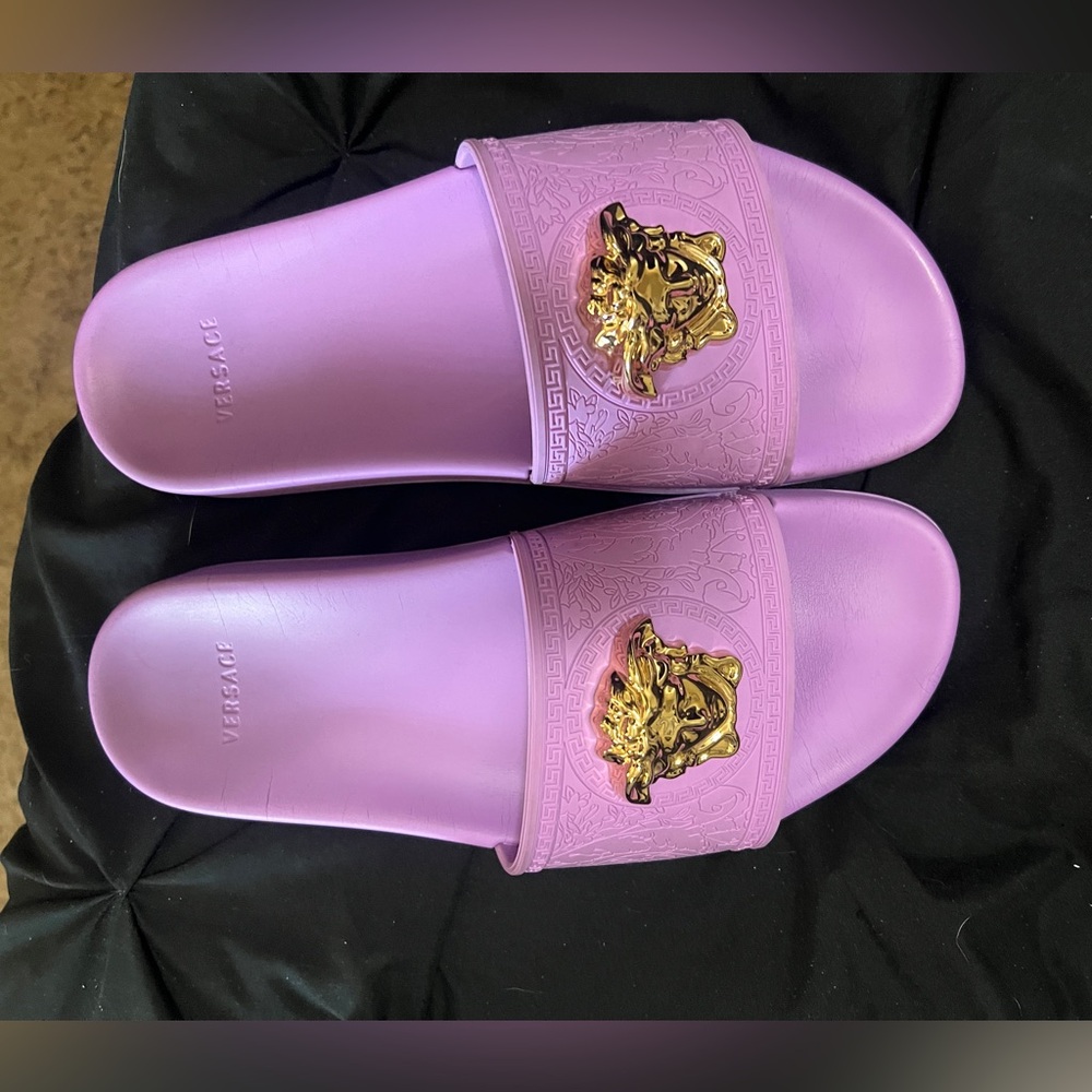Versace Medusa slides in lavender size 40